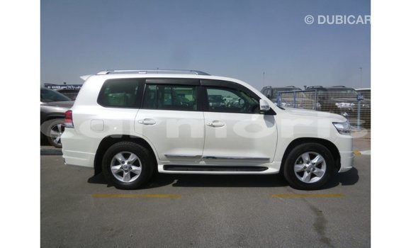 Buy Import Toyota Land Cruiser White Car in Import - Dubai in Agalega Islands Buy Import Toyota Land Cruiser White Car in Import - Dubai in Agalega Islands