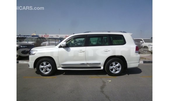 Buy Import Toyota Land Cruiser White Car in Import - Dubai in Agalega Islands Buy Import Toyota Land Cruiser White Car in Import - Dubai in Agalega Islands
