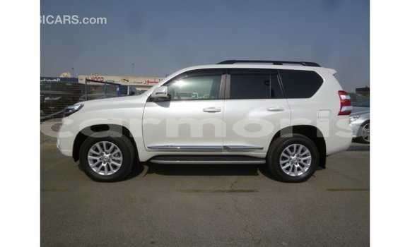 Acheter Import Voiture Toyota Prado Blanc à Import - Dubai, Îles Agalega Acheter Import Voiture Toyota Prado Blanc à Import - Dubai, Îles Agalega