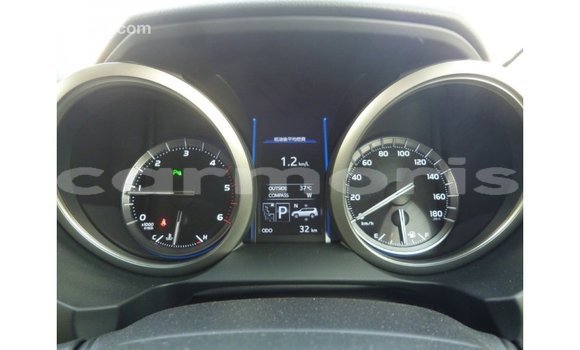 Acheter Import Voiture Toyota Prado Blanc à Import - Dubai, Îles Agalega Acheter Import Voiture Toyota Prado Blanc à Import - Dubai, Îles Agalega