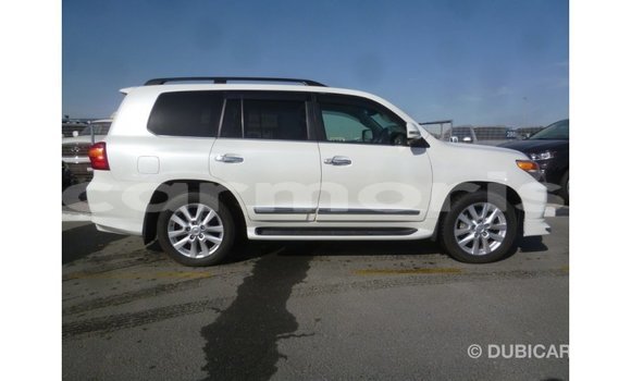 Acheter Import Voiture Toyota Land Cruiser Blanc à Import - Dubai, Îles Agalega Acheter Import Voiture Toyota Land Cruiser Blanc à Import - Dubai, Îles Agalega