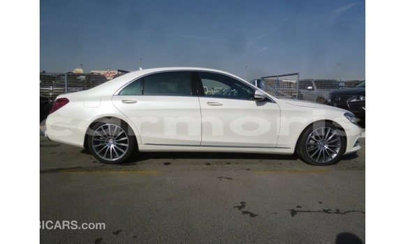 Buy Import Mercedes-Benz 190 White Car in Import - Dubai in Agalega Islands Buy Import Mercedes-Benz 190 White Car in Import - Dubai in Agalega Islands
