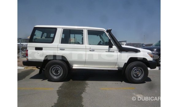 Acheter Import Voiture Toyota Land Cruiser Blanc à Import - Dubai, Îles Agalega Acheter Import Voiture Toyota Land Cruiser Blanc à Import - Dubai, Îles Agalega