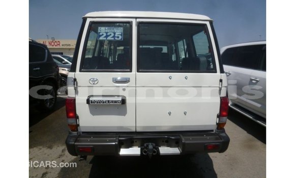 Acheter Import Voiture Toyota Land Cruiser Blanc à Import - Dubai, Îles Agalega Acheter Import Voiture Toyota Land Cruiser Blanc à Import - Dubai, Îles Agalega