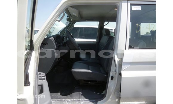 Acheter Import Voiture Toyota Land Cruiser Blanc à Import - Dubai, Îles Agalega Acheter Import Voiture Toyota Land Cruiser Blanc à Import - Dubai, Îles Agalega