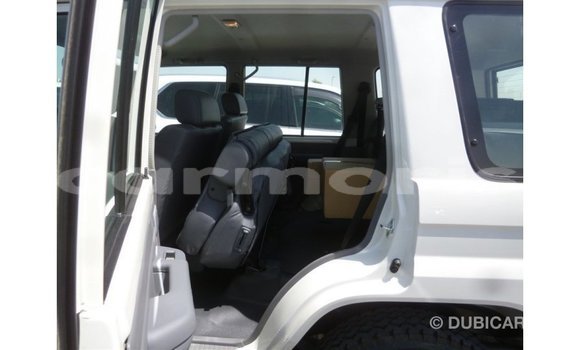 Acheter Import Voiture Toyota Land Cruiser Blanc à Import - Dubai, Îles Agalega Acheter Import Voiture Toyota Land Cruiser Blanc à Import - Dubai, Îles Agalega