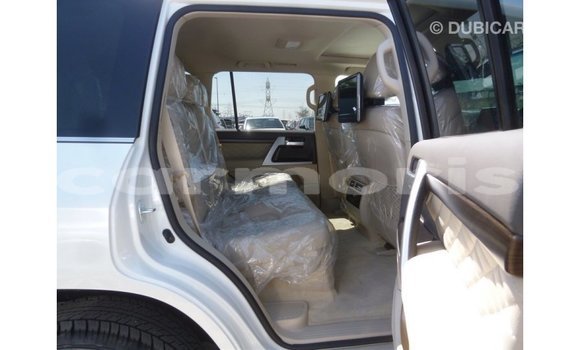 Acheter Import Voiture Toyota Land Cruiser Blanc à Import - Dubai, Îles Agalega Acheter Import Voiture Toyota Land Cruiser Blanc à Import - Dubai, Îles Agalega