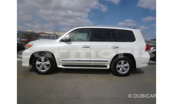 Acheter Import Voiture Toyota Land Cruiser Blanc à Import - Dubai, Îles Agalega Acheter Import Voiture Toyota Land Cruiser Blanc à Import - Dubai, Îles Agalega