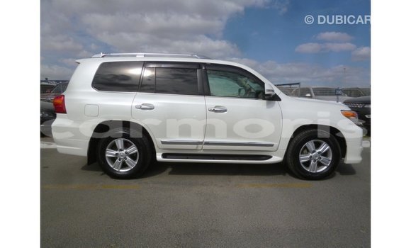 Acheter Import Voiture Toyota Land Cruiser Blanc à Import - Dubai, Îles Agalega Acheter Import Voiture Toyota Land Cruiser Blanc à Import - Dubai, Îles Agalega