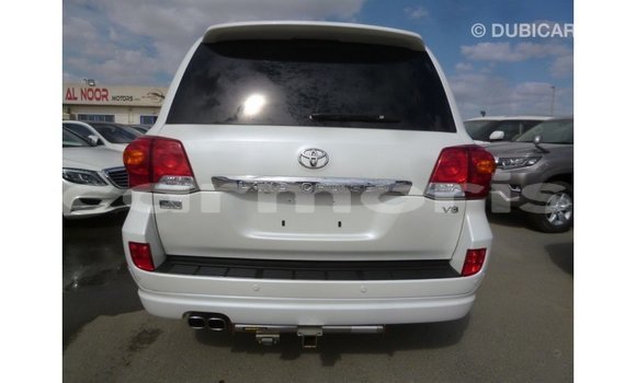 Acheter Import Voiture Toyota Land Cruiser Blanc à Import - Dubai, Îles Agalega Acheter Import Voiture Toyota Land Cruiser Blanc à Import - Dubai, Îles Agalega