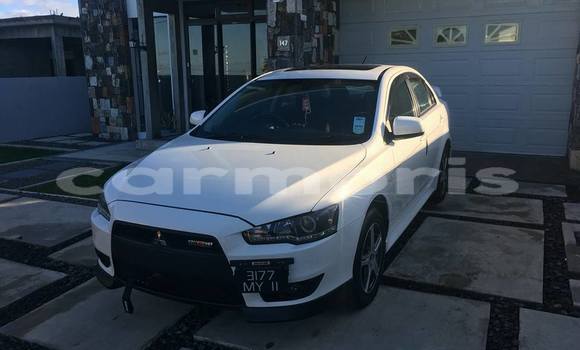 Buy Used Mitsubishi Lancer White Car in Vacoas–Phoenix in Plaines Wilhems District