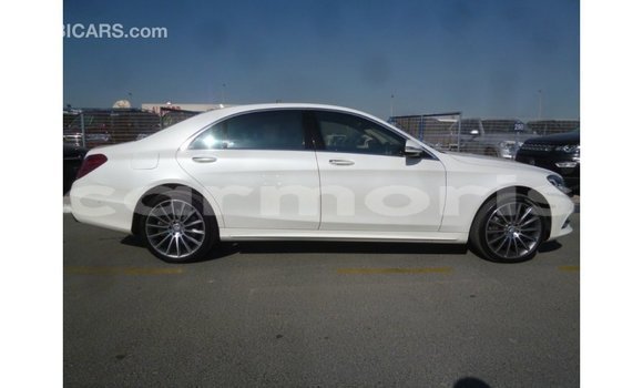 Buy Import Mercedes-Benz 190 White Car in Import - Dubai in Agalega Islands Buy Import Mercedes-Benz 190 White Car in Import - Dubai in Agalega Islands