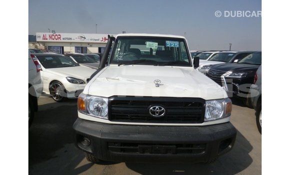 Acheter Import Voiture Toyota Land Cruiser Blanc à Import - Dubai, Îles Agalega Acheter Import Voiture Toyota Land Cruiser Blanc à Import - Dubai, Îles Agalega