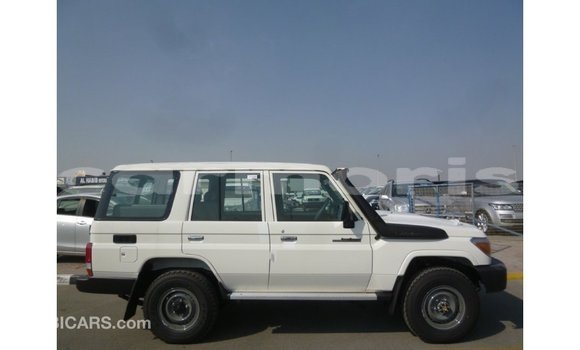 Acheter Import Voiture Toyota Land Cruiser Blanc à Import - Dubai, Îles Agalega Acheter Import Voiture Toyota Land Cruiser Blanc à Import - Dubai, Îles Agalega