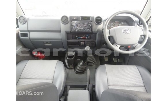 Buy Import Toyota Land Cruiser White Car in Import - Dubai in Agalega Islands Buy Import Toyota Land Cruiser White Car in Import - Dubai in Agalega Islands