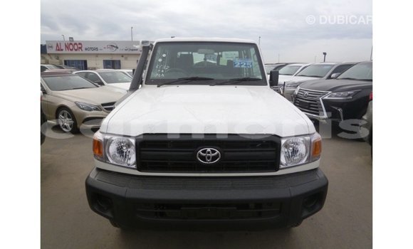 Buy Import Toyota Land Cruiser White Car in Import - Dubai in Agalega Islands Buy Import Toyota Land Cruiser White Car in Import - Dubai in Agalega Islands