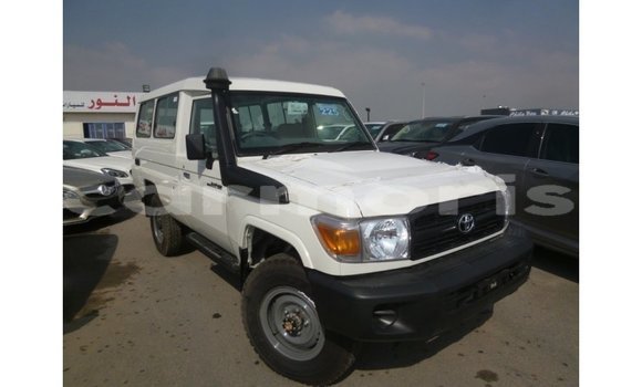 Acheter Import Voiture Toyota Land Cruiser Blanc à Import - Dubai, Îles Agalega Acheter Import Voiture Toyota Land Cruiser Blanc à Import - Dubai, Îles Agalega