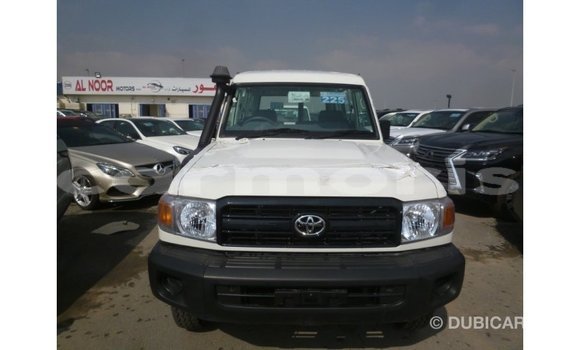 Acheter Import Voiture Toyota Land Cruiser Blanc à Import - Dubai, Îles Agalega Acheter Import Voiture Toyota Land Cruiser Blanc à Import - Dubai, Îles Agalega