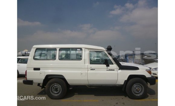 Acheter Import Voiture Toyota Land Cruiser Blanc à Import - Dubai, Îles Agalega Acheter Import Voiture Toyota Land Cruiser Blanc à Import - Dubai, Îles Agalega