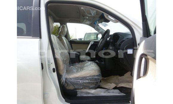 Acheter Import Voiture Toyota Prado Blanc à Import - Dubai, Îles Agalega Acheter Import Voiture Toyota Prado Blanc à Import - Dubai, Îles Agalega