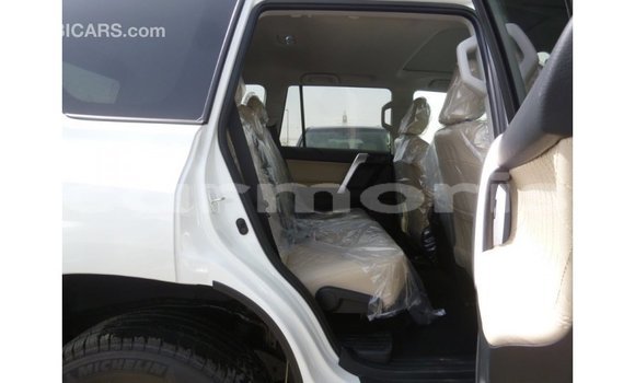 Acheter Import Voiture Toyota Prado Blanc à Import - Dubai, Îles Agalega Acheter Import Voiture Toyota Prado Blanc à Import - Dubai, Îles Agalega