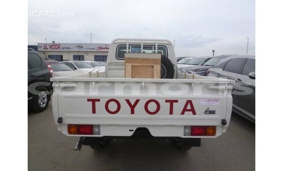 Buy Import Toyota Land Cruiser White Car in Import - Dubai in Agalega Islands Buy Import Toyota Land Cruiser White Car in Import - Dubai in Agalega Islands