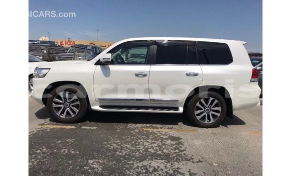 Acheter Import Voiture Toyota Land Cruiser Blanc à Import - Dubai, Îles Agalega Acheter Import Voiture Toyota Land Cruiser Blanc à Import - Dubai, Îles Agalega