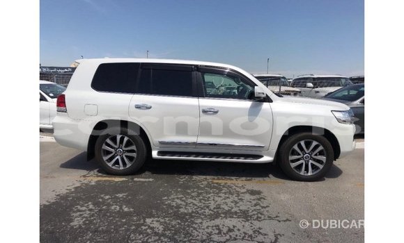 Acheter Import Voiture Toyota Land Cruiser Blanc à Import - Dubai, Îles Agalega Acheter Import Voiture Toyota Land Cruiser Blanc à Import - Dubai, Îles Agalega