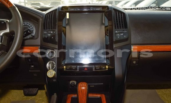 Buy Import Toyota Land Cruiser White Car in Import - Dubai in Agalega Islands Buy Import Toyota Land Cruiser White Car in Import - Dubai in Agalega Islands