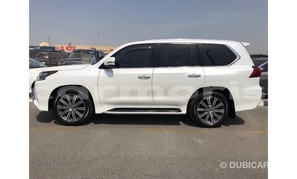 Acheter Import Voiture Lexus LX Blanc à Import - Dubai, Îles Agalega Acheter Import Voiture Lexus LX Blanc à Import - Dubai, Îles Agalega