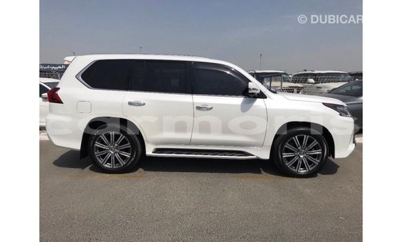 Acheter Import Voiture Lexus LX Blanc à Import - Dubai, Îles Agalega Acheter Import Voiture Lexus LX Blanc à Import - Dubai, Îles Agalega
