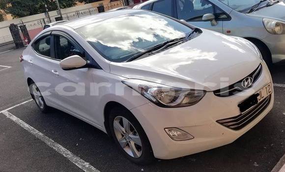 Buy Used Hyundai Elantra White Car in Port Louis in Port Louis District