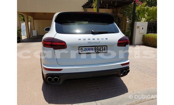 Acheter Import Voiture Porsche Cayenne Blanc à Import - Dubai, Îles Agalega Acheter Import Voiture Porsche Cayenne Blanc à Import - Dubai, Îles Agalega