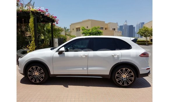 Acheter Import Voiture Porsche Cayenne Blanc à Import - Dubai, Îles Agalega Acheter Import Voiture Porsche Cayenne Blanc à Import - Dubai, Îles Agalega