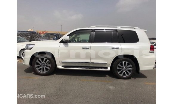 Buy Import Toyota Land Cruiser White Car in Import - Dubai in Agalega Islands Buy Import Toyota Land Cruiser White Car in Import - Dubai in Agalega Islands
