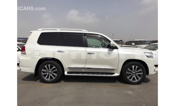 Buy Import Toyota Land Cruiser White Car in Import - Dubai in Agalega Islands Buy Import Toyota Land Cruiser White Car in Import - Dubai in Agalega Islands