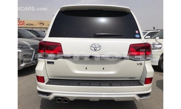 Buy Import Toyota Land Cruiser White Car in Import - Dubai in Agalega Islands Buy Import Toyota Land Cruiser White Car in Import - Dubai in Agalega Islands