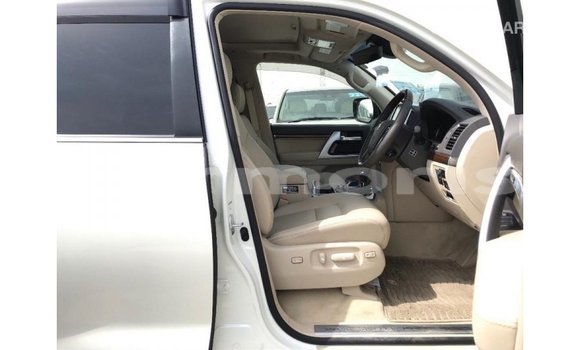 Buy Import Toyota Land Cruiser White Car in Import - Dubai in Agalega Islands Buy Import Toyota Land Cruiser White Car in Import - Dubai in Agalega Islands