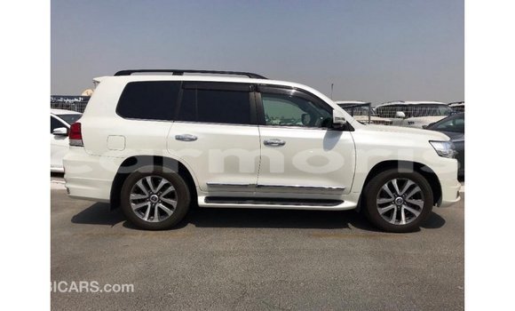 Buy Import Toyota Land Cruiser White Car in Import - Dubai in Agalega Islands Buy Import Toyota Land Cruiser White Car in Import - Dubai in Agalega Islands
