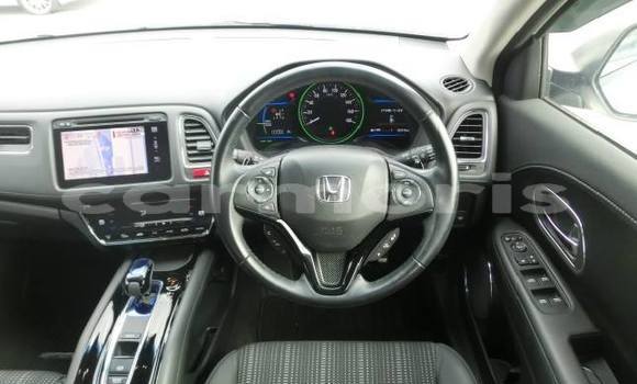 Buy Used Honda vezel White Car in Port Louis in Port Louis District Buy Used Honda vezel White Car in Port Louis in Port Louis District
