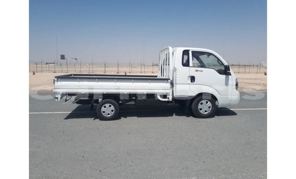 Buy Import Kia Carens White Car in Import - Dubai in Agalega Islands Buy Import Kia Carens White Car in Import - Dubai in Agalega Islands