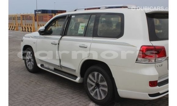 Buy Import Toyota Land Cruiser White Car in Import - Dubai in Agalega Islands Buy Import Toyota Land Cruiser White Car in Import - Dubai in Agalega Islands