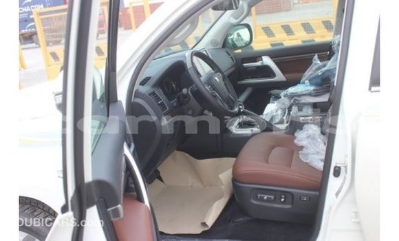 Buy Import Toyota Land Cruiser White Car in Import - Dubai in Agalega Islands Buy Import Toyota Land Cruiser White Car in Import - Dubai in Agalega Islands