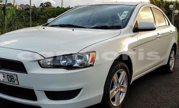 Buy Used Mitsubishi Lancer White Car in Moka in Moka Buy Used Mitsubishi Lancer White Car in Moka in Moka