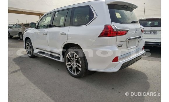 Acheter Import Voiture Lexus LX Blanc à Import - Dubai, Îles Agalega Acheter Import Voiture Lexus LX Blanc à Import - Dubai, Îles Agalega