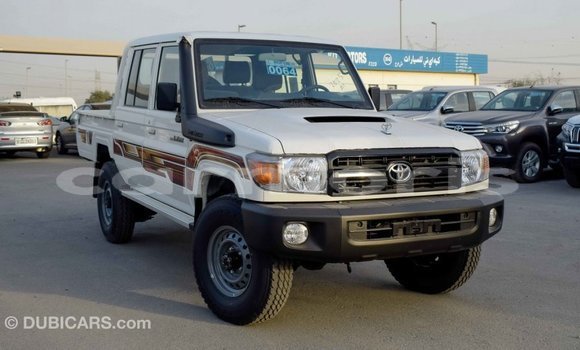 Acheter Import Voiture Toyota Land Cruiser Blanc à Import - Dubai, Îles Agalega Acheter Import Voiture Toyota Land Cruiser Blanc à Import - Dubai, Îles Agalega
