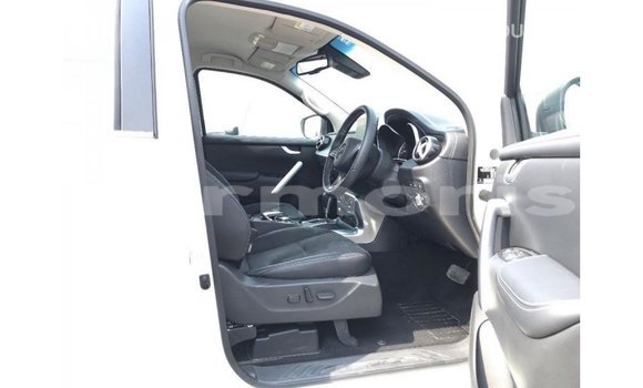 Buy Import Mercedes-Benz 250 White Car in Import - Dubai in Agalega Islands Buy Import Mercedes-Benz 250 White Car in Import - Dubai in Agalega Islands