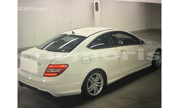 Buy Import Mercedes-Benz 190 White Car in Import - Dubai in Agalega Islands Buy Import Mercedes-Benz 190 White Car in Import - Dubai in Agalega Islands