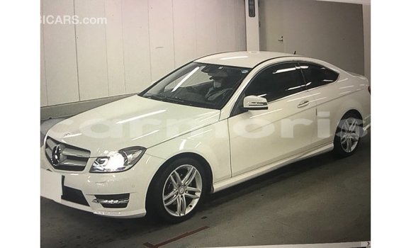 Buy Import Mercedes-Benz 190 White Car in Import - Dubai in Agalega Islands Buy Import Mercedes-Benz 190 White Car in Import - Dubai in Agalega Islands