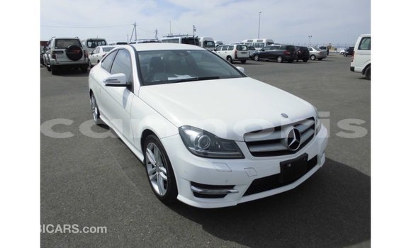Buy Import Mercedes-Benz 190 White Car in Import - Dubai in Agalega Islands Buy Import Mercedes-Benz 190 White Car in Import - Dubai in Agalega Islands